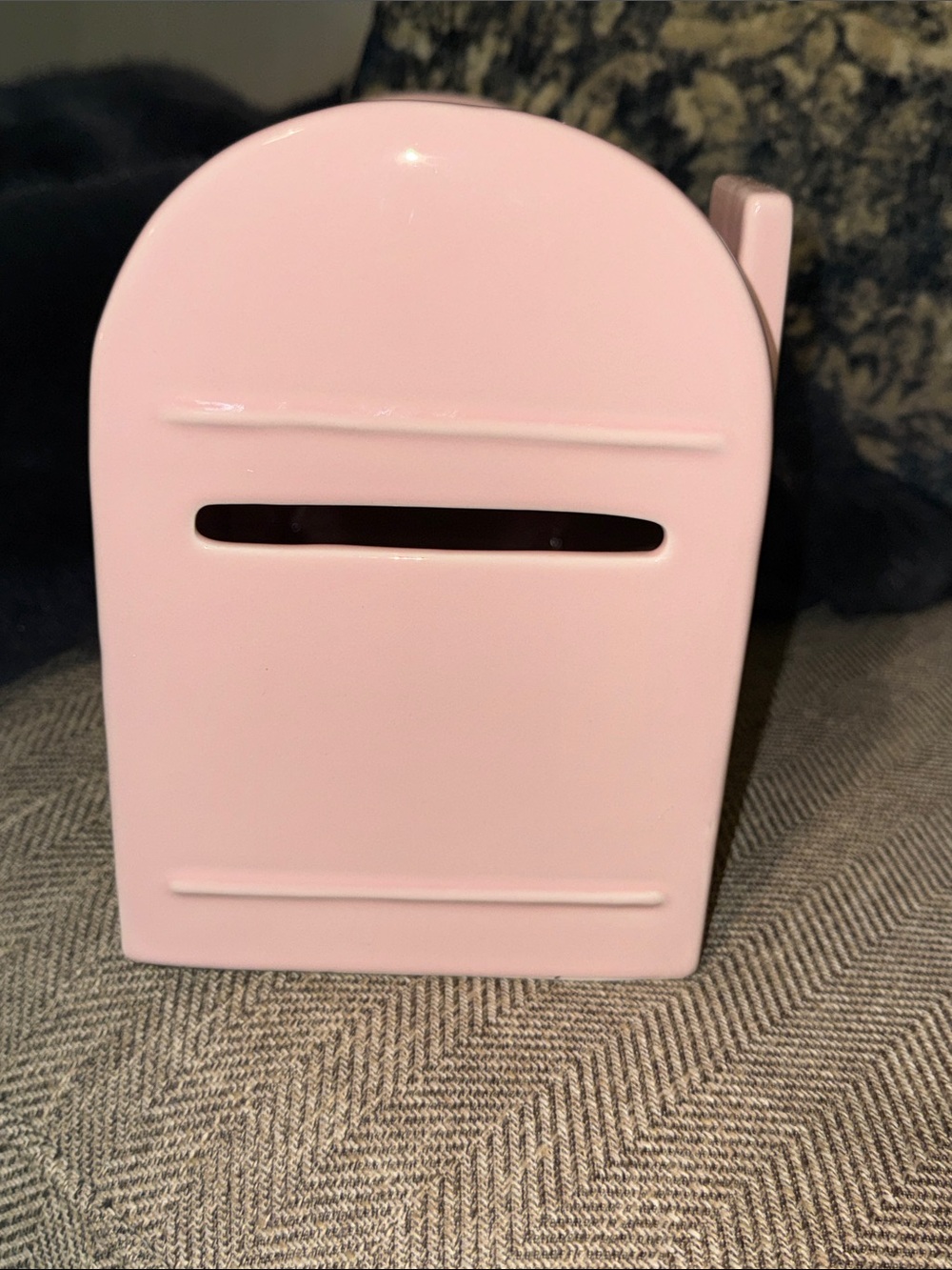 NWT RAE DUNN CERAMIC LIGHT PINK MAILBOX HOME DECOR VALENTINES ‘LOVE MAIL’ - Picture 3 of 4